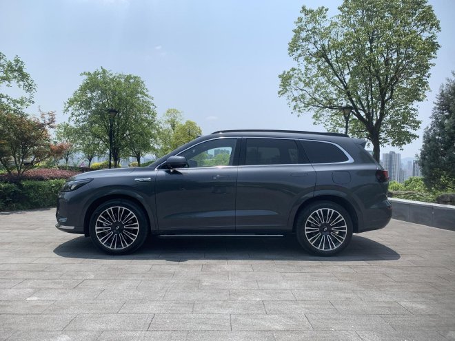 颜值微调/内核升级 试驾问界新M7 Ultra