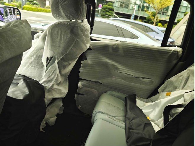 采用三排座椅布局设计 方程豹豹8内饰最新谍照曝光