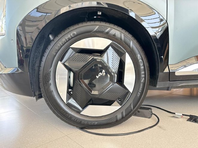 除了长续航还有什么亮点？ 实拍起亚EV5 720长续航版