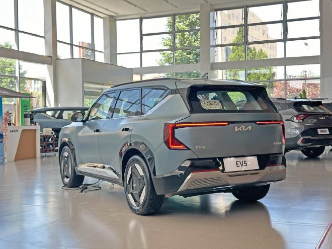 除了长续航还有什么亮点？ 实拍起亚EV5 720长续航版