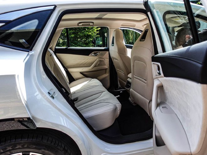 荣威D5X DMH北京站交付活动 满油满电交车