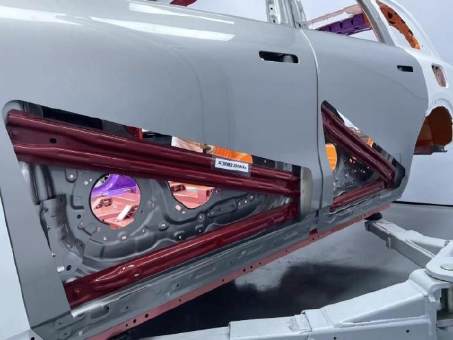 问界M9通过TOP Safety首次副驾驶侧双项安全测试