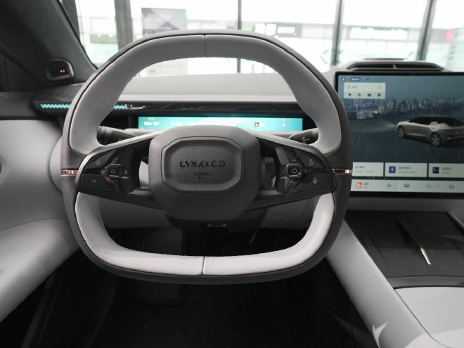 揭示纯电领克的独特设计 领克Z10到店体验