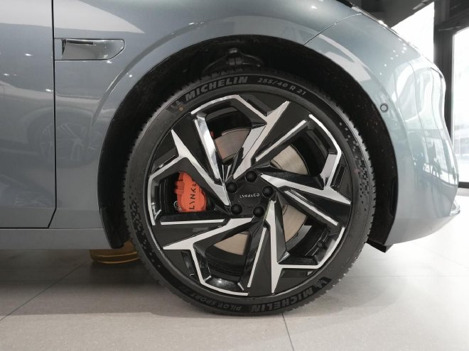 揭示纯电领克的独特设计 领克Z10到店体验