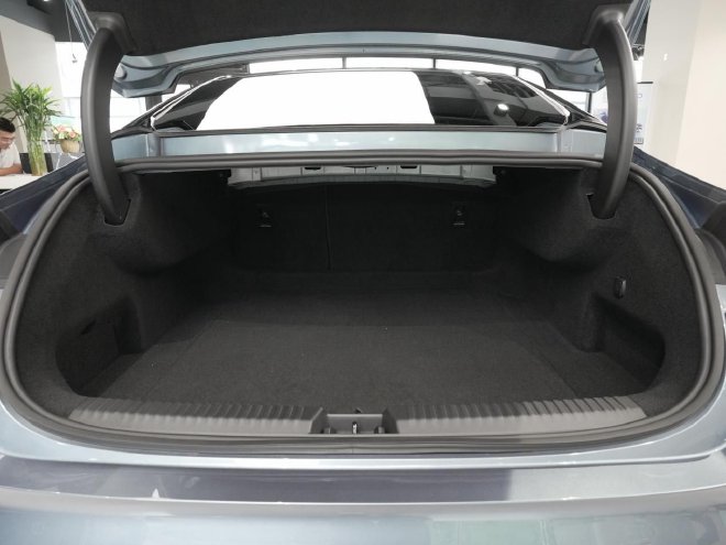 揭示纯电领克的独特设计 领克Z10到店体验