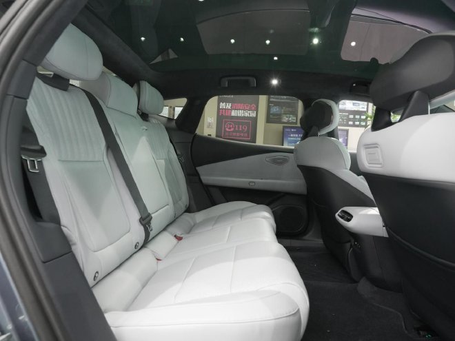 揭示纯电领克的独特设计 领克Z10到店体验