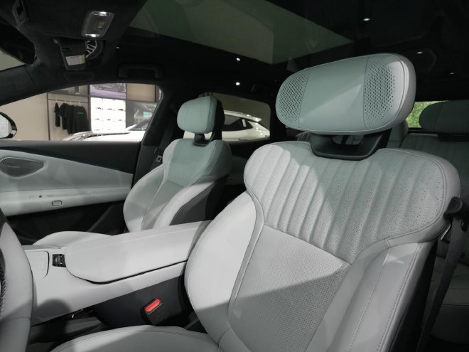 揭示纯电领克的独特设计 领克Z10到店体验