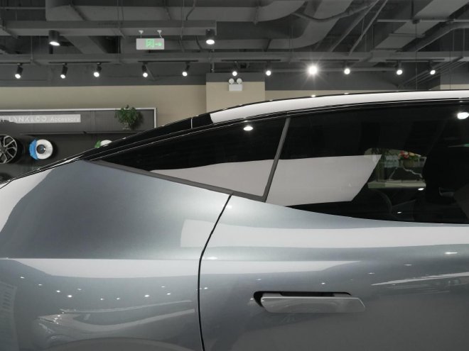 揭示纯电领克的独特设计 领克Z10到店体验