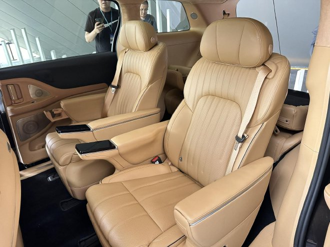 2024成都车展：全新岚图梦想家预售价34.99万元起