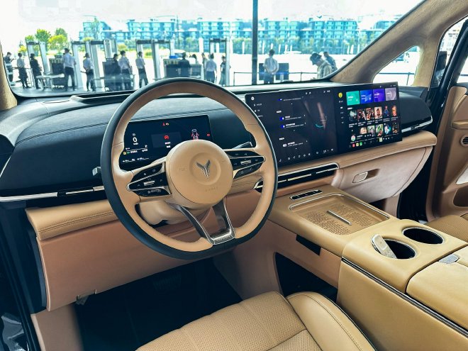 2024成都车展：全新岚图梦想家预售价34.99万元起