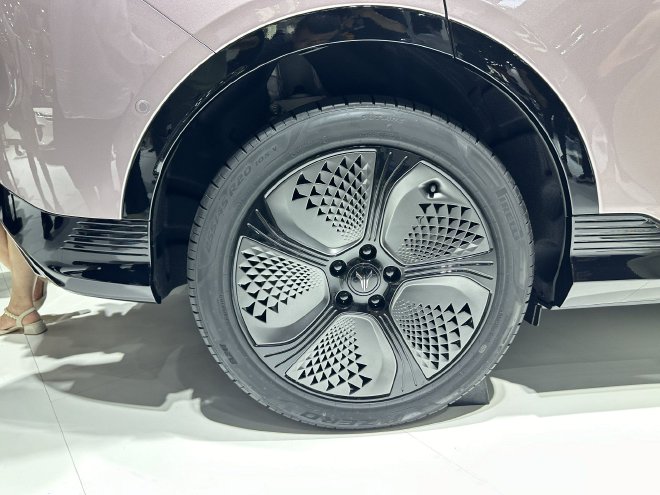 2024成都车展：岚图知音预售20.99万元起