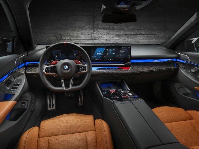 全新BMW M5策马领衔，宝马集团13款新车闪耀成都车展