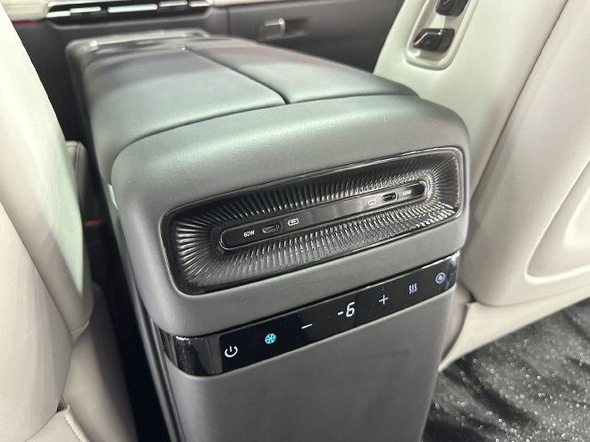 2024成都车展：岚图新款梦想家亮相