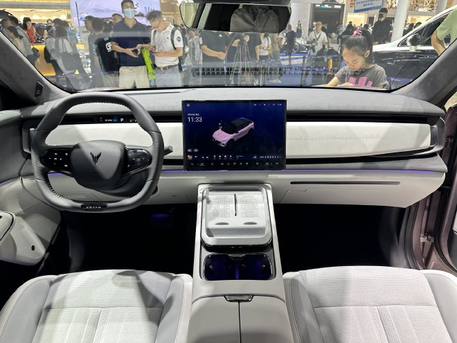 2024成都车展：岚图知音预售20.99万元起