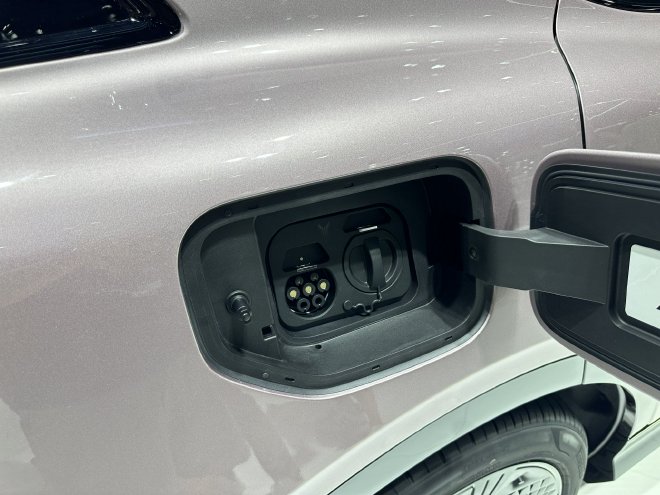 2024成都车展：岚图知音预售20.99万元起