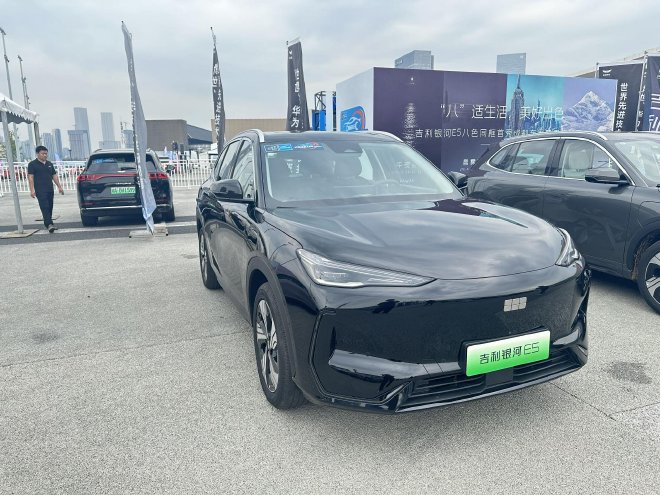 2024成都车展：银河E5八色同框首秀