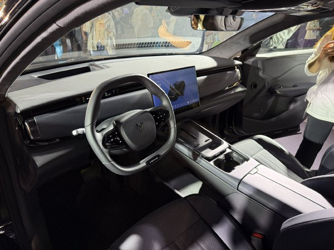 岚图知音正式上市 售价19.69万-23.69万元