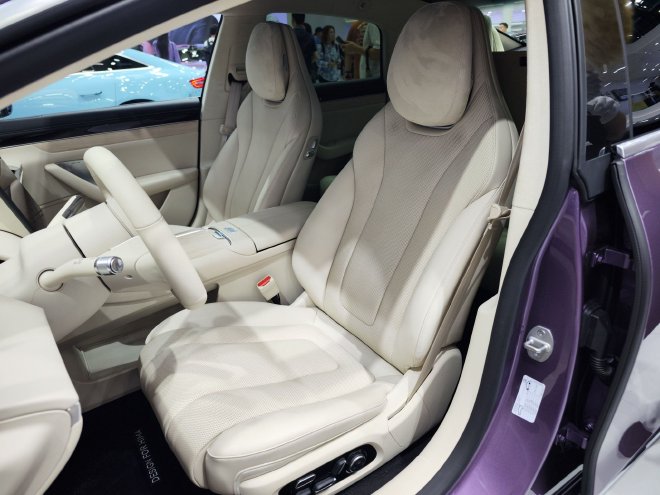 2024广州车展：鸿蒙智行新款智界S7正式亮相