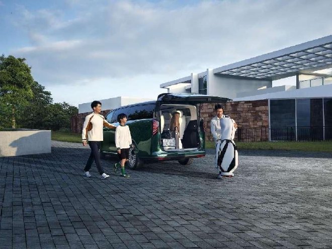 试驾吉利银河翼真L380陆地空客系列 重新定义MPV标杆