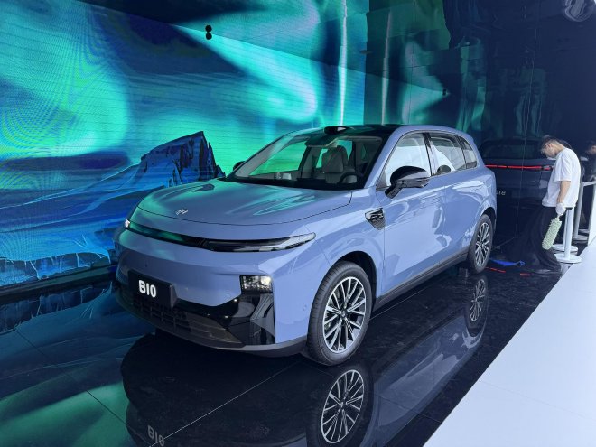 2025上海车展：零跑B01探馆