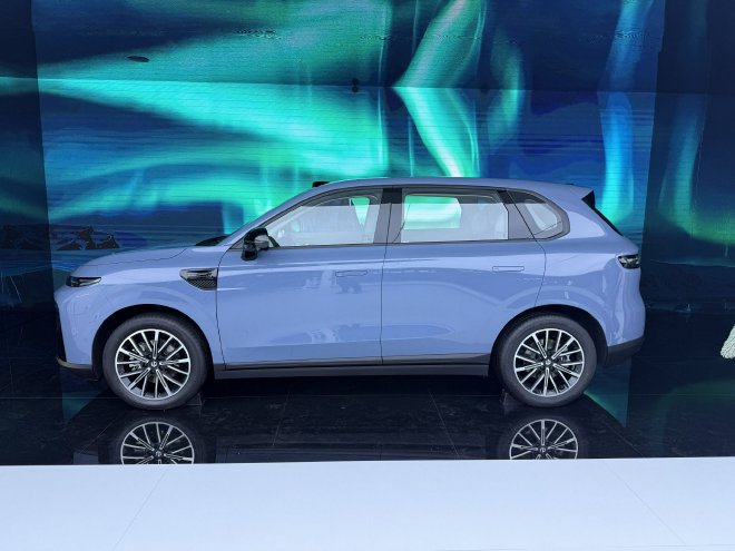 2025上海车展：零跑B01探馆