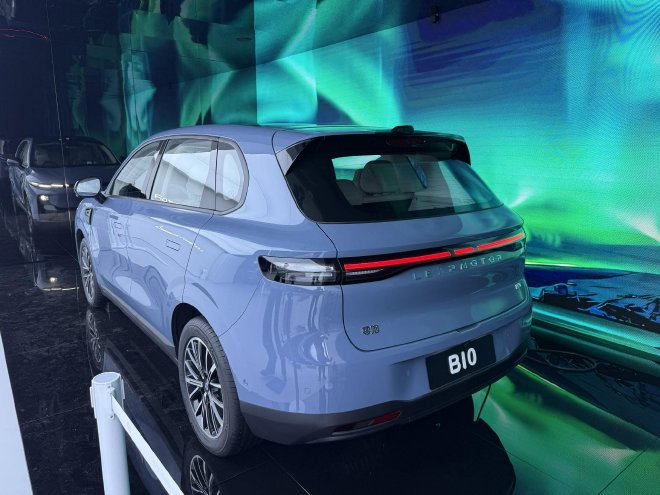 2025上海车展：零跑B01探馆