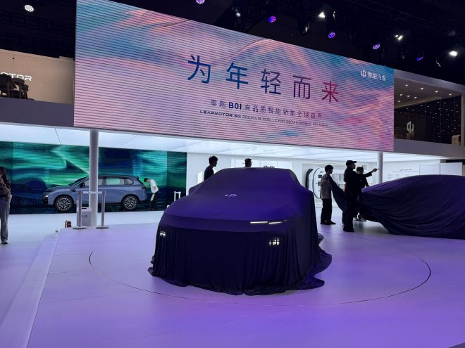 2025上海车展：零跑B01探馆