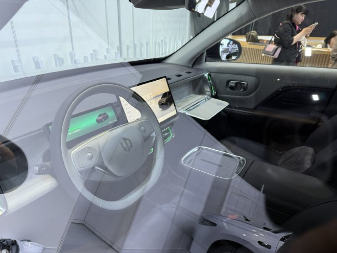 2025上海车展：零跑B01探馆