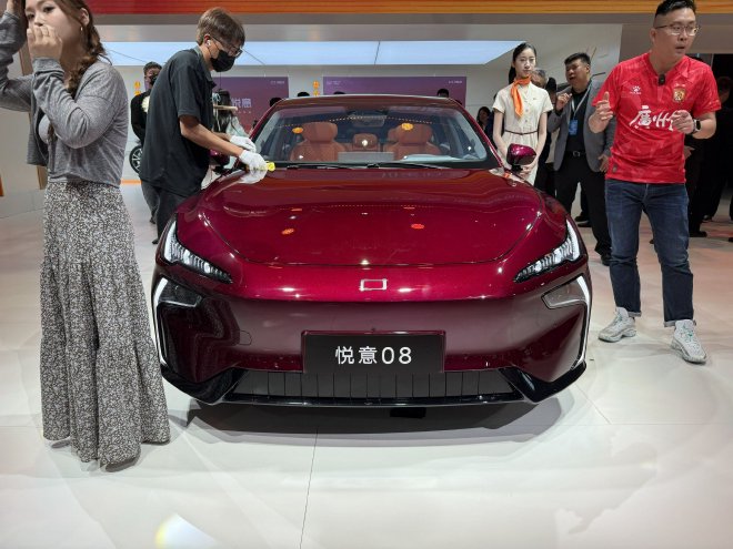 2025上海车展：一汽奔腾 悦意08亮相