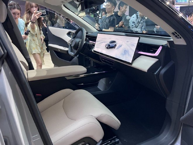 2025上海车展：长安马自达EZ-60亮相