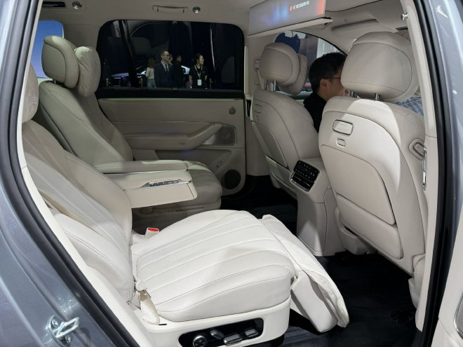 2025上海车展：鸿蒙智行携多款新车亮相