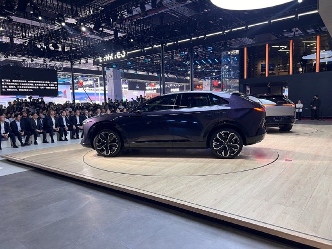 2025上海车展：长安马自达EZ-60亮相