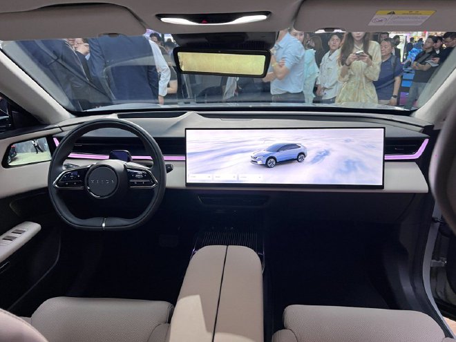 2025上海车展：长安马自达EZ-60亮相