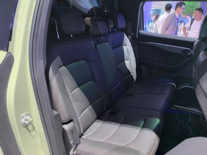 2025上海车展：吉利雷达超级电混皮卡亮相