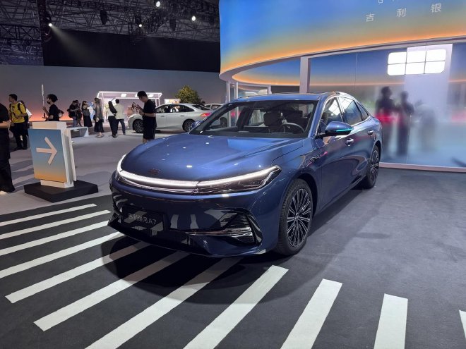 吉利银河A7上市 限时指导价8.18万元起