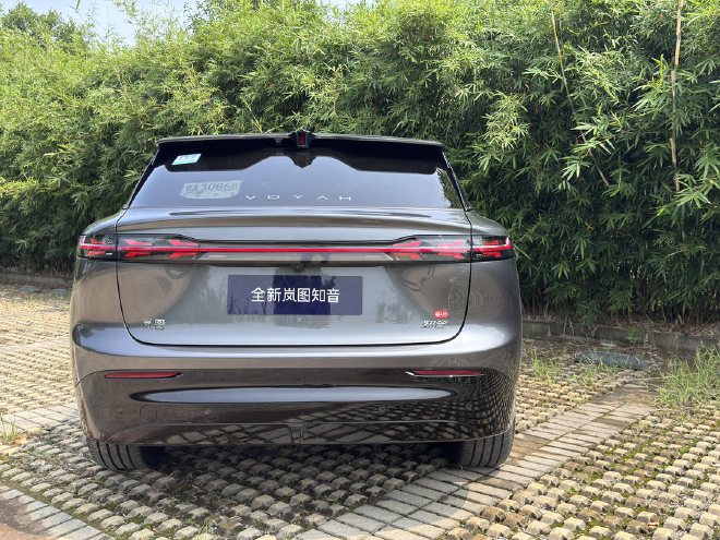 理解家用车的全新角度：动态试驾全新岚图知音