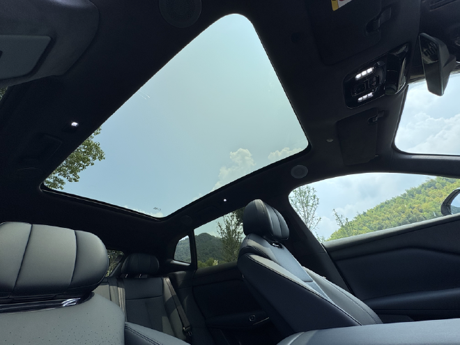 理解家用车的全新角度：动态试驾全新岚图知音