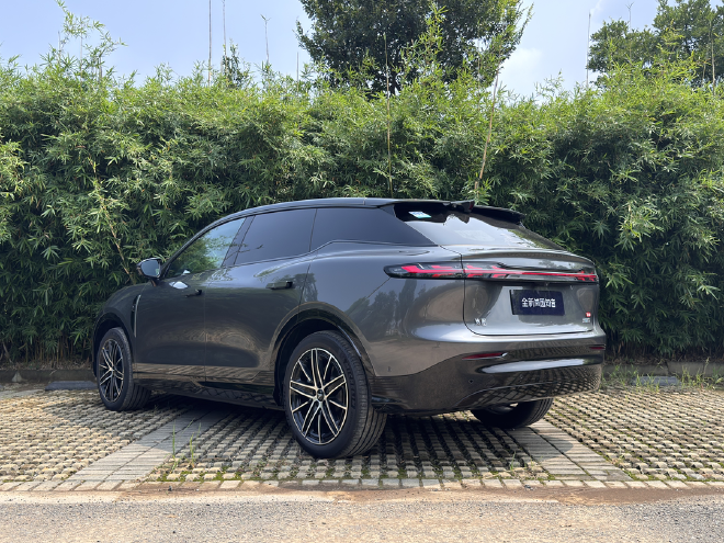 理解家用车的全新角度：动态试驾全新岚图知音