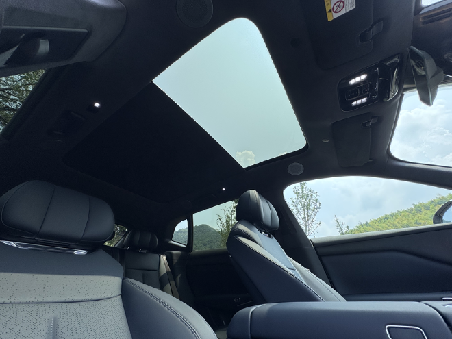 理解家用车的全新角度：动态试驾全新岚图知音