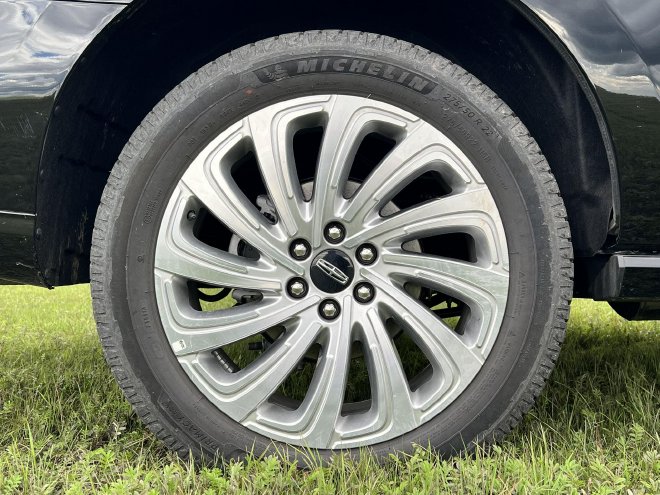 “静若伏虎 动若飞龙” 试总统座驾全新林肯领航员