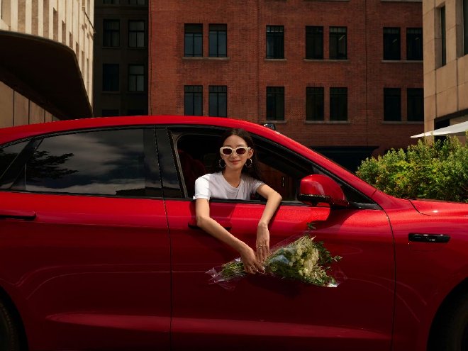 新增颜色 问界新M5 Ultra跃影红正式开售