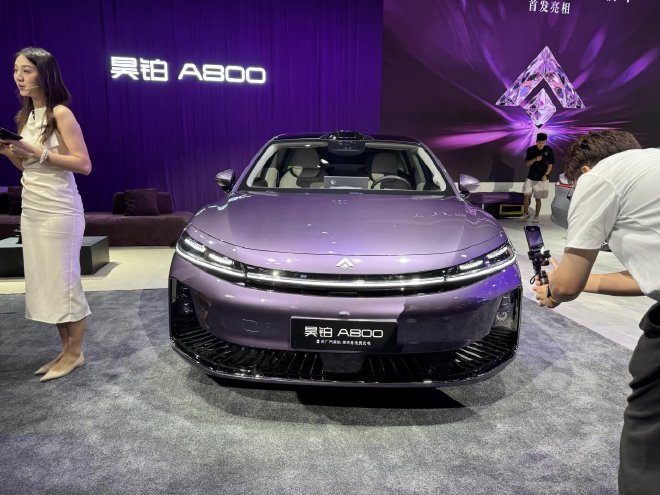 2025成都车展：广汽昊铂全新旗舰轿车亮相