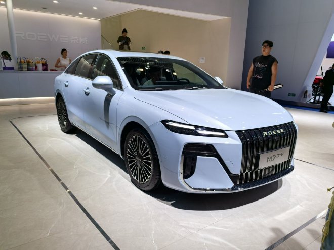 2025成都车展：荣威M7 DMH开启预售