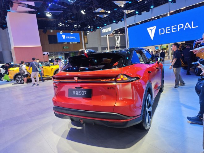 2025成都车展：新款深蓝S07正式亮相