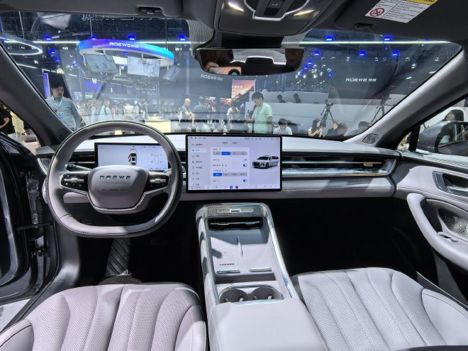 2025成都车展：荣威M7 DMH开启预售