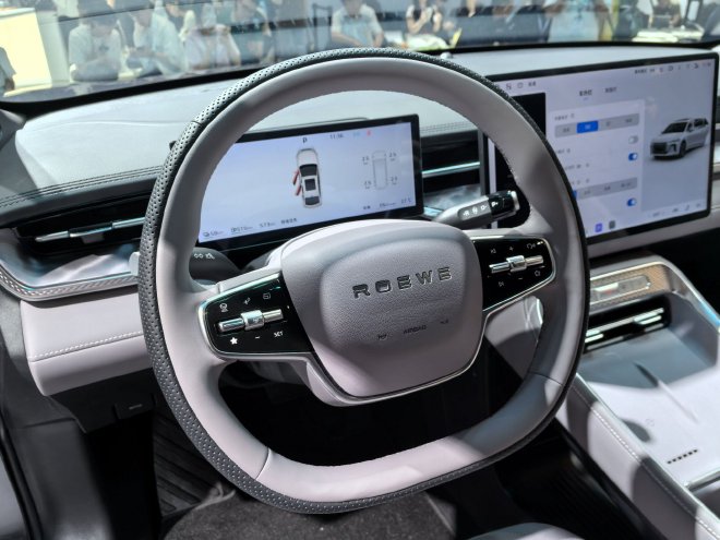 2025成都车展：荣威M7 DMH开启预售