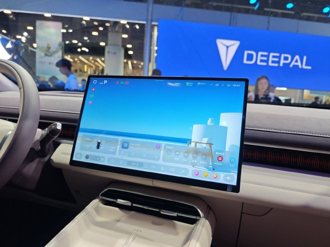 2025成都车展：新款深蓝S07正式亮相