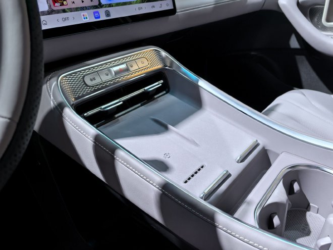 2025成都车展：荣威M7 DMH开启预售