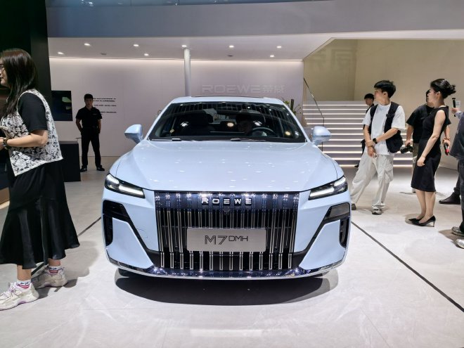 2025成都车展：荣威M7 DMH开启预售
