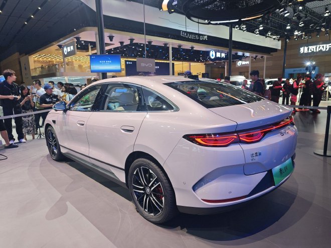2025成都车展：新款比亚迪秦L EV上市 限时价12.98万元